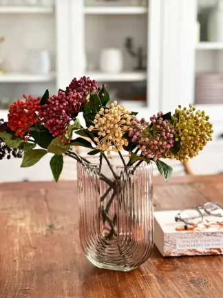 Sztuczna gałązka dekoracyjna C570 z drobnymi owocami (43 cm)