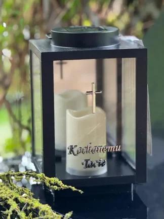 Znicz solarny, Nowoczesny Lampion Led Całodobowy srebrny napis "Kochanemu Tacie"